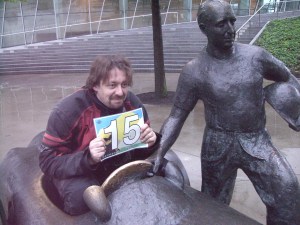 Juan Fangio und ich. Mercedes Benz, Stuttgart, 6:39 h.